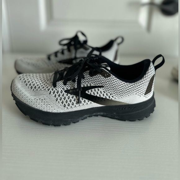 Brooks Revel Black &White Athletic Sneakers Women's Size